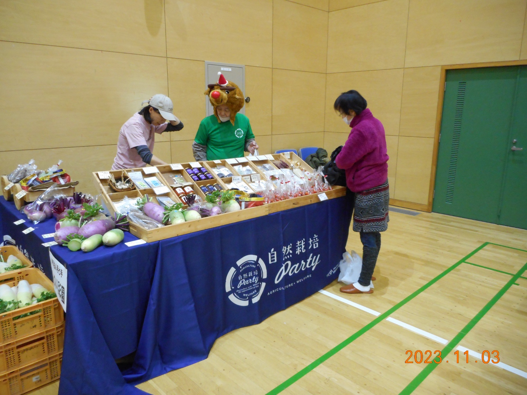 野菜販売の様子写真