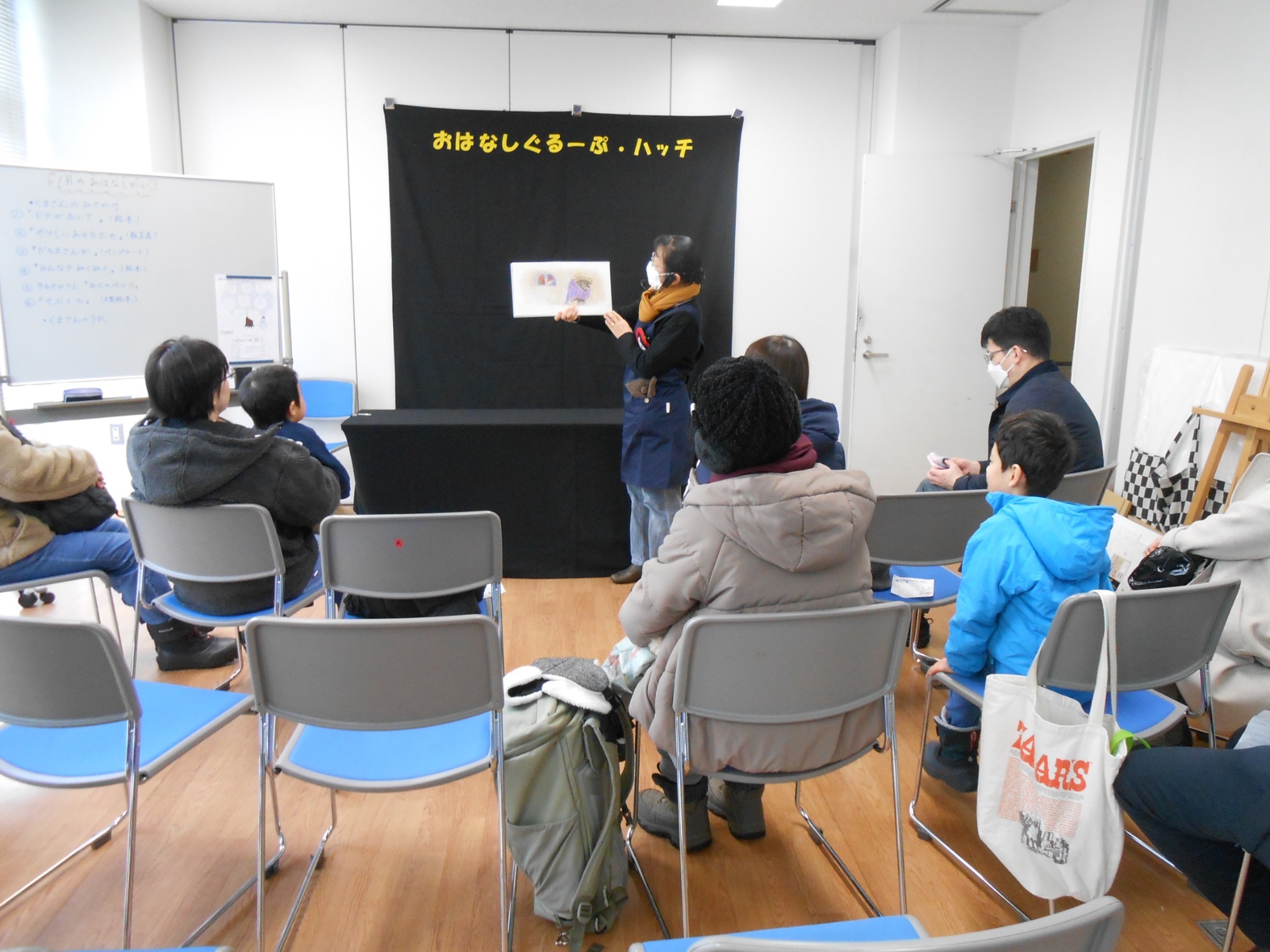 おはなし会後ろからの様子